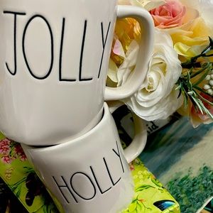 Rae Dunn “Holly Jolly “ mug set
